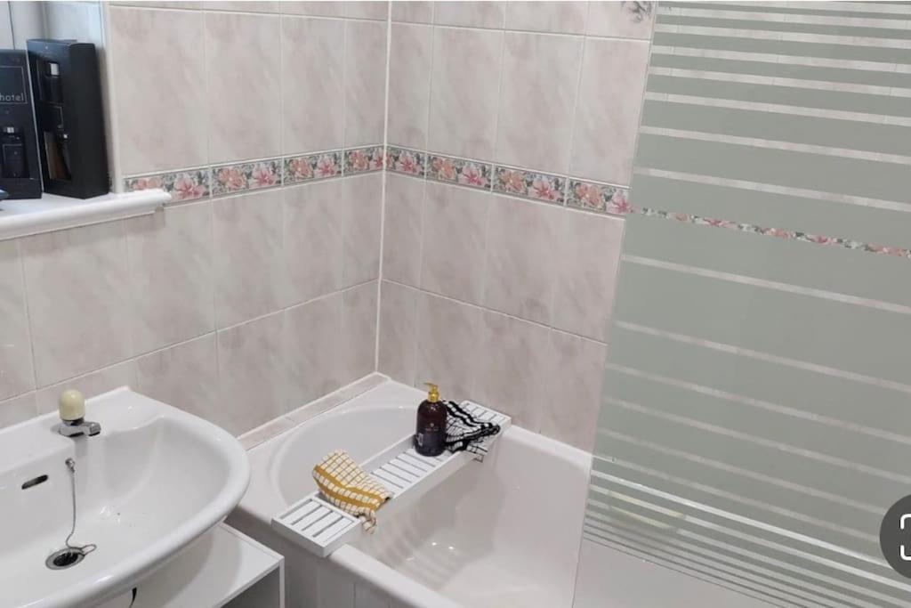 Entire Charming 5-Bed House In Darwen Blackburn Bb1 Free Parking Roadside Rishton Exteriér fotografie